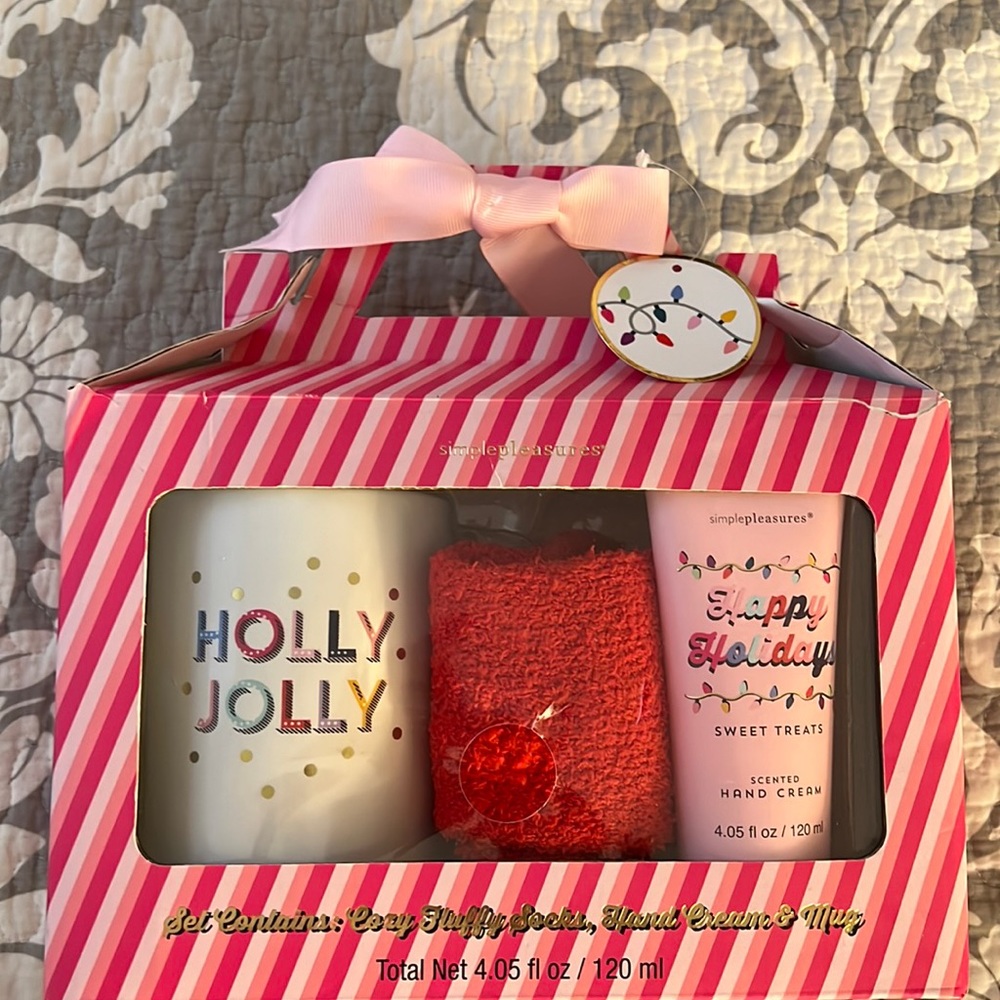 New cozy socks, lotion and mug set